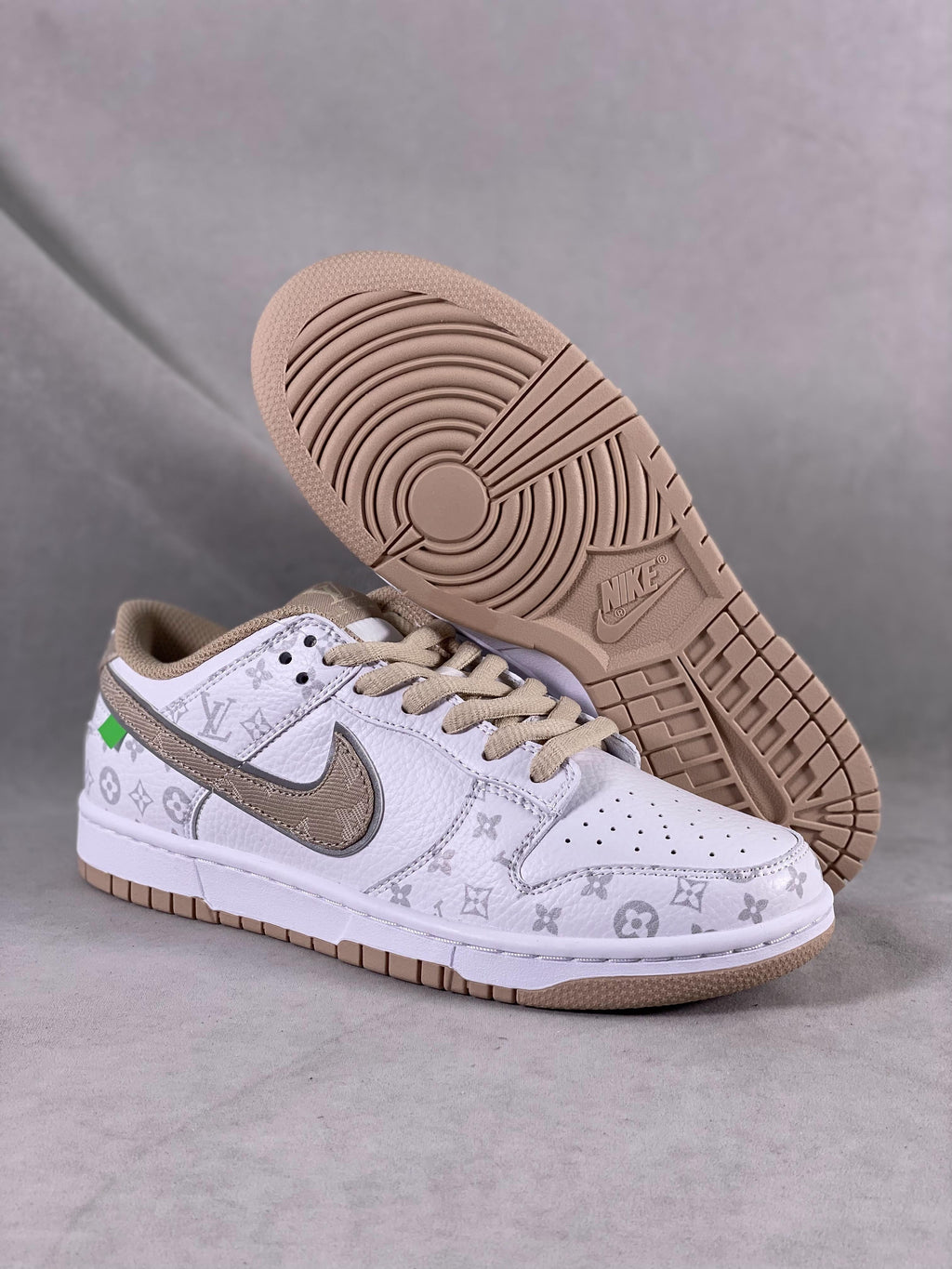 Designer SB Dunk Low x LV LV0526 596
