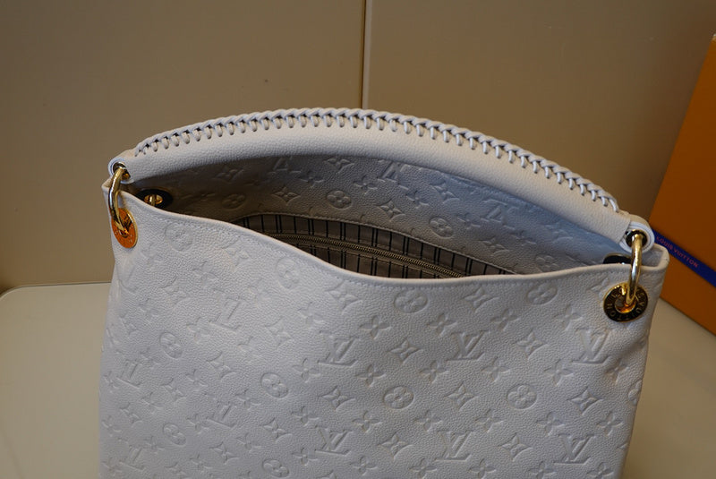 LOV2 Bags - Luxurious Bags  1547