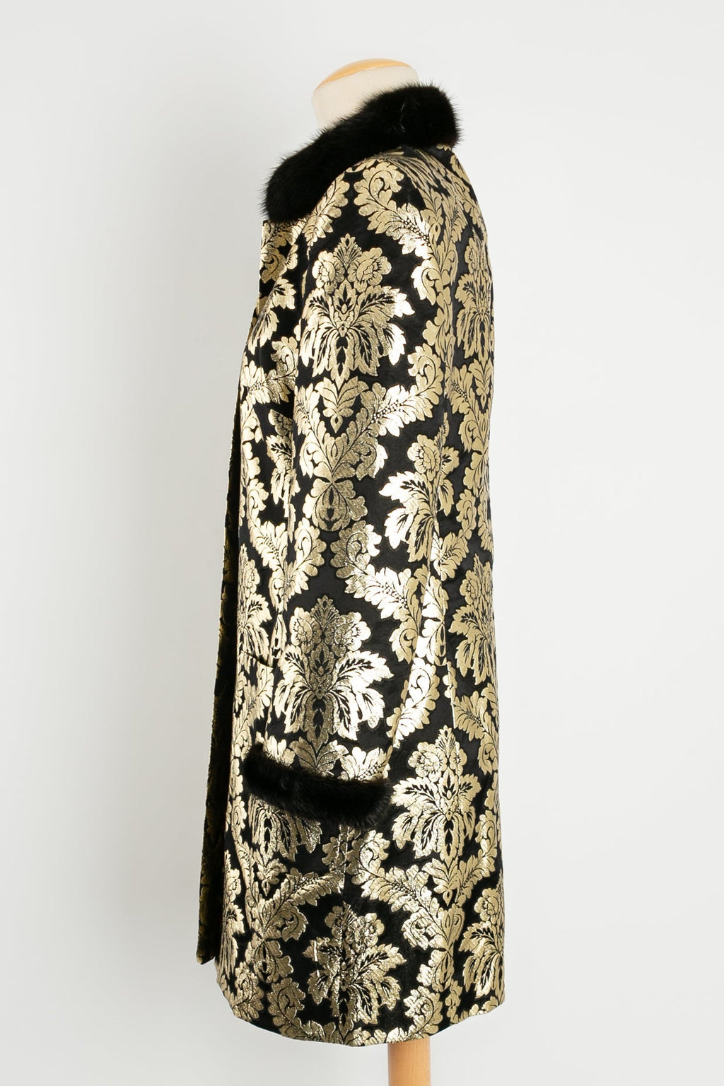 Manteau du soir noir et or Louis FÃƒÆ’Ã‚Â©raud