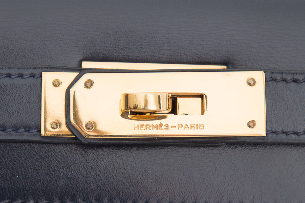 HermÃƒÆ’Ã‚Â¨s Vintage 1979 Kelly 28 CM ChÃƒÆ’Ã‚Â¨vre Leather in Bleu Marine with Gold Hardware