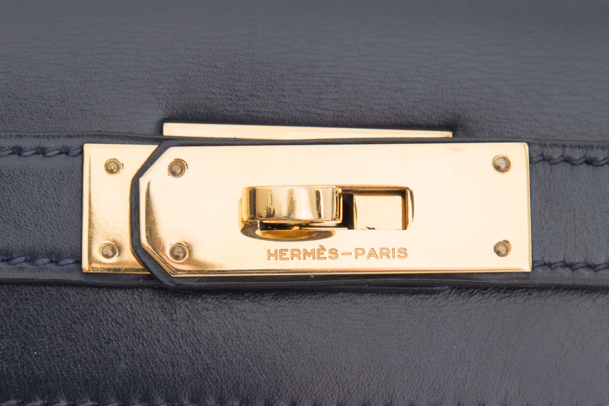 HermÃƒÆ’Ã‚Â¨s Vintage 1979 Kelly 28 CM ChÃƒÆ’Ã‚Â¨vre Leather in Bleu Marine with Gold Hardware
