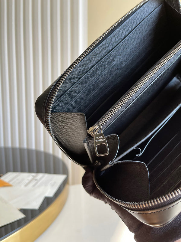 LOV2 Bags - Luxurious Bags  2412