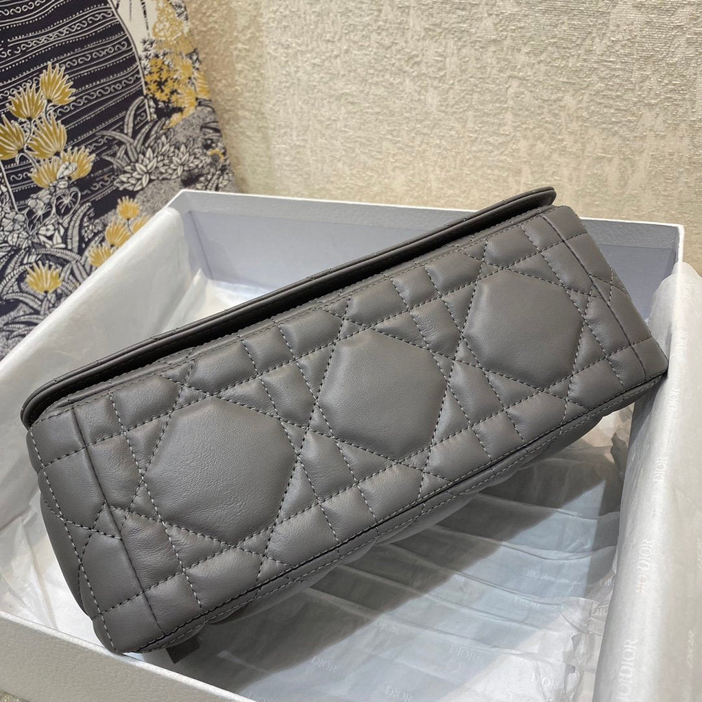 GLAMI MeGLAMIum Caro Bag Gray Padded Macrocannage, Dark Grey, For Women WomenÃ¢â‚¬â„¢s Handbags, Crossbody Bags, 25cm CD M9242BNGK_M41G