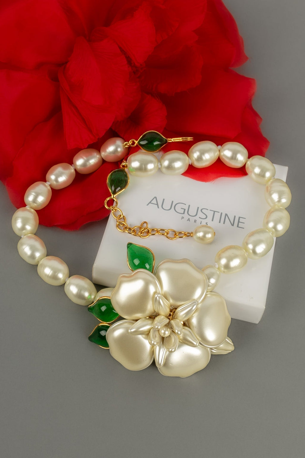 Collier Augustine