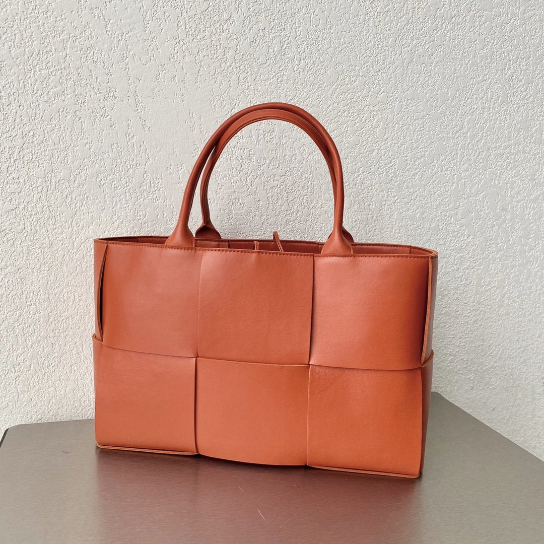 GLAMI Arco Tote Bag For Women 16.14in/41cm In Brown 609175VMAY37660