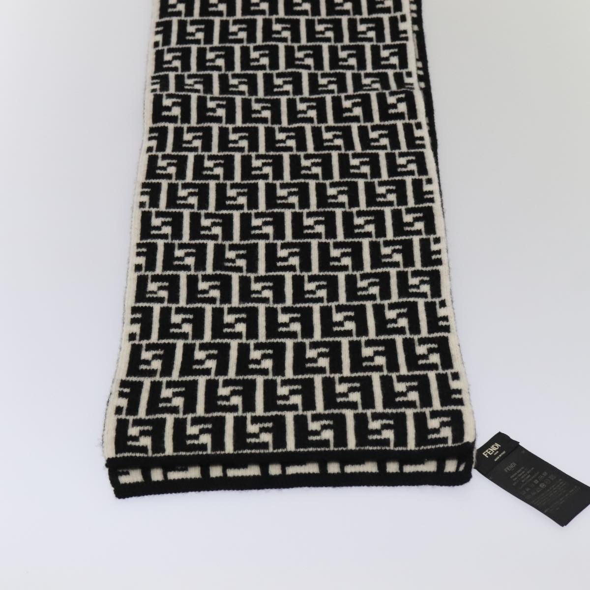 FENDI Zucca Canvas Scarf Wool Black am6975