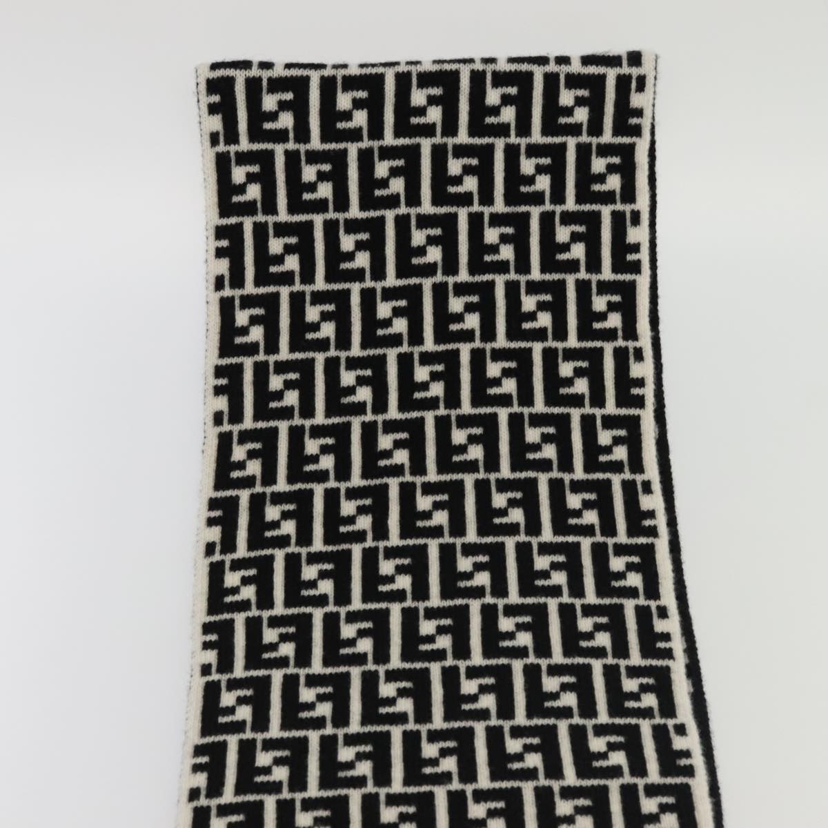 FENDI Zucca Canvas Scarf Wool Black am6975