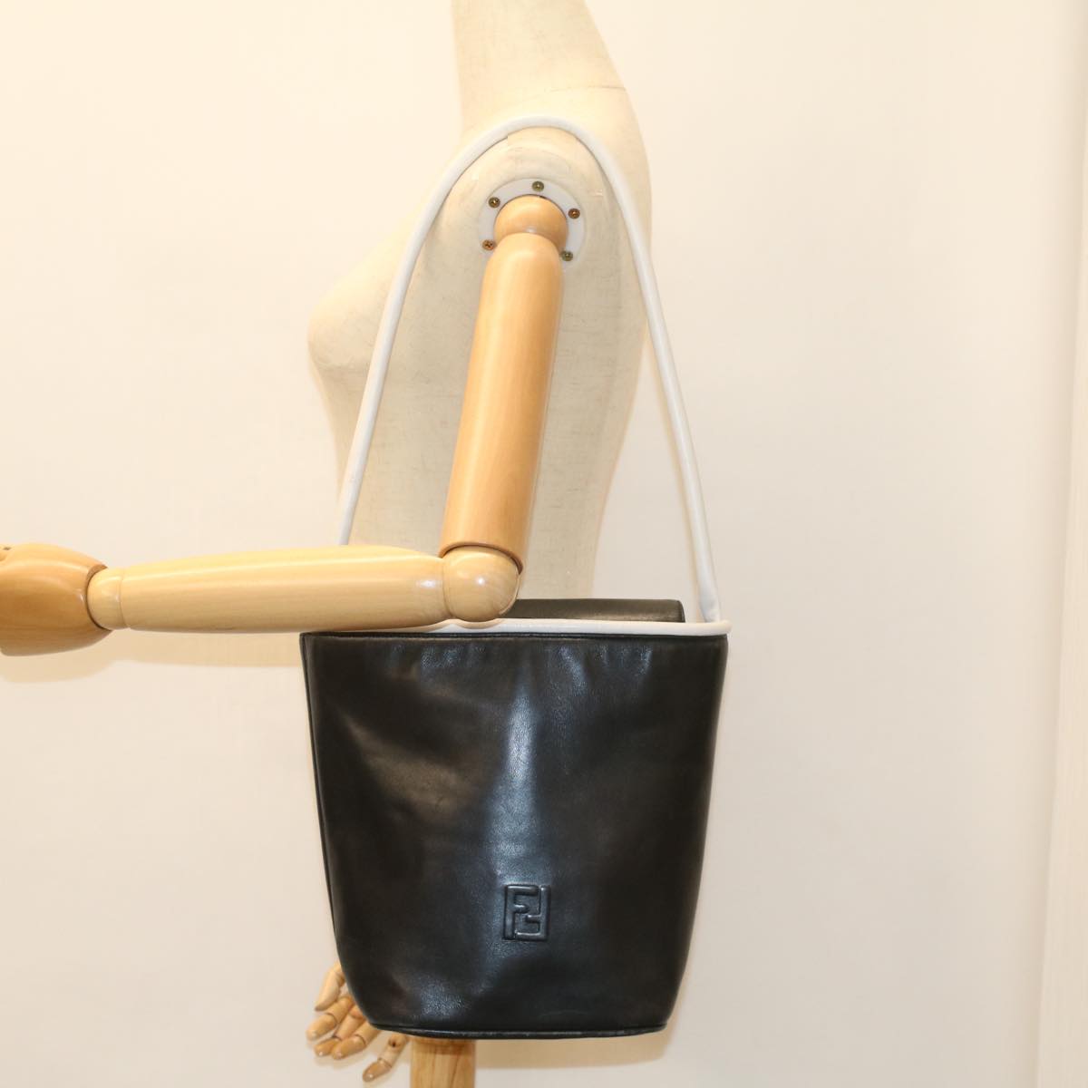 FENDI Shoulder Bag Leather Black ar10320