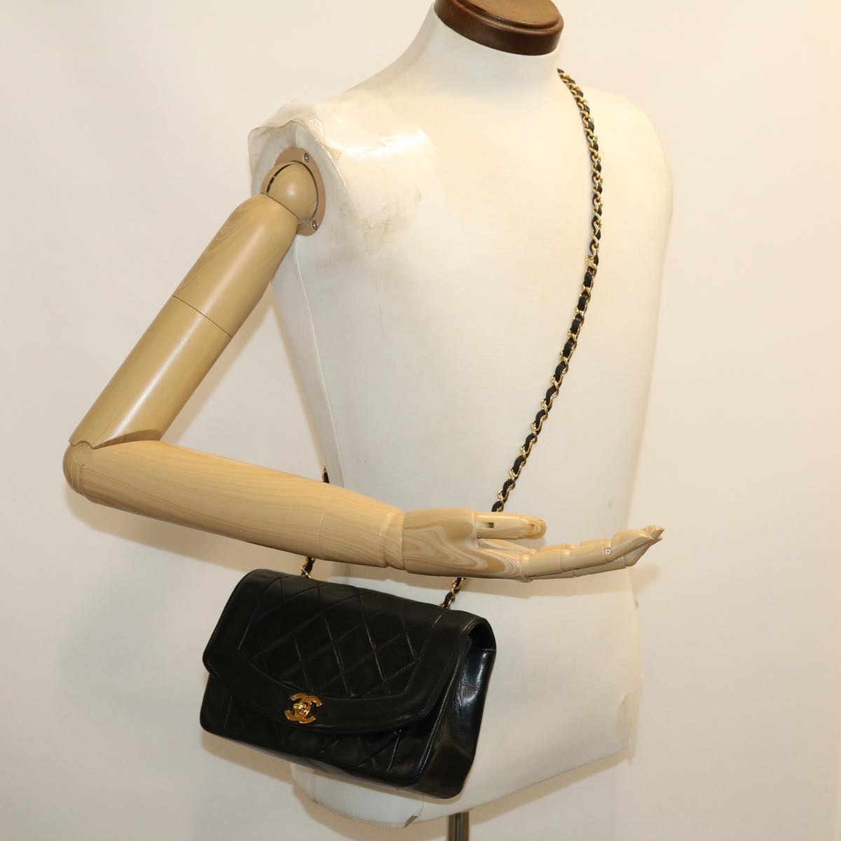CHANEL Matelasse Diana Turn Lock Chain Shoulder Bag Lamb Skin Black ar7368A