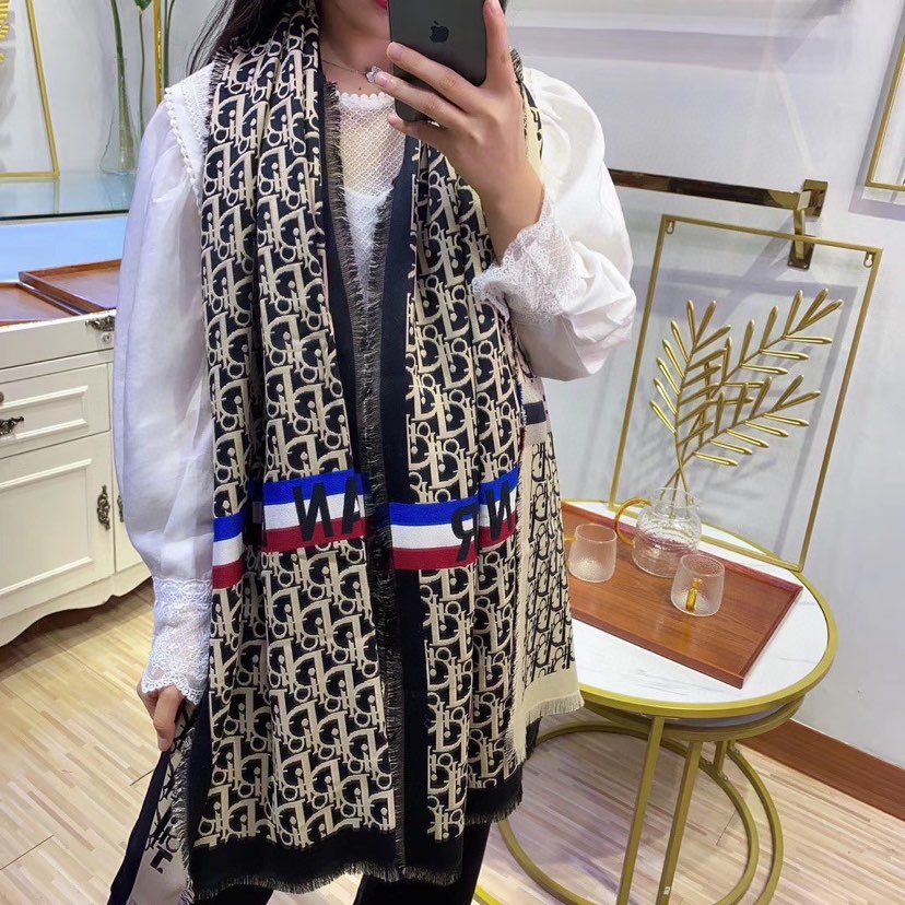 EN - Luxury  DIR Scarf 009