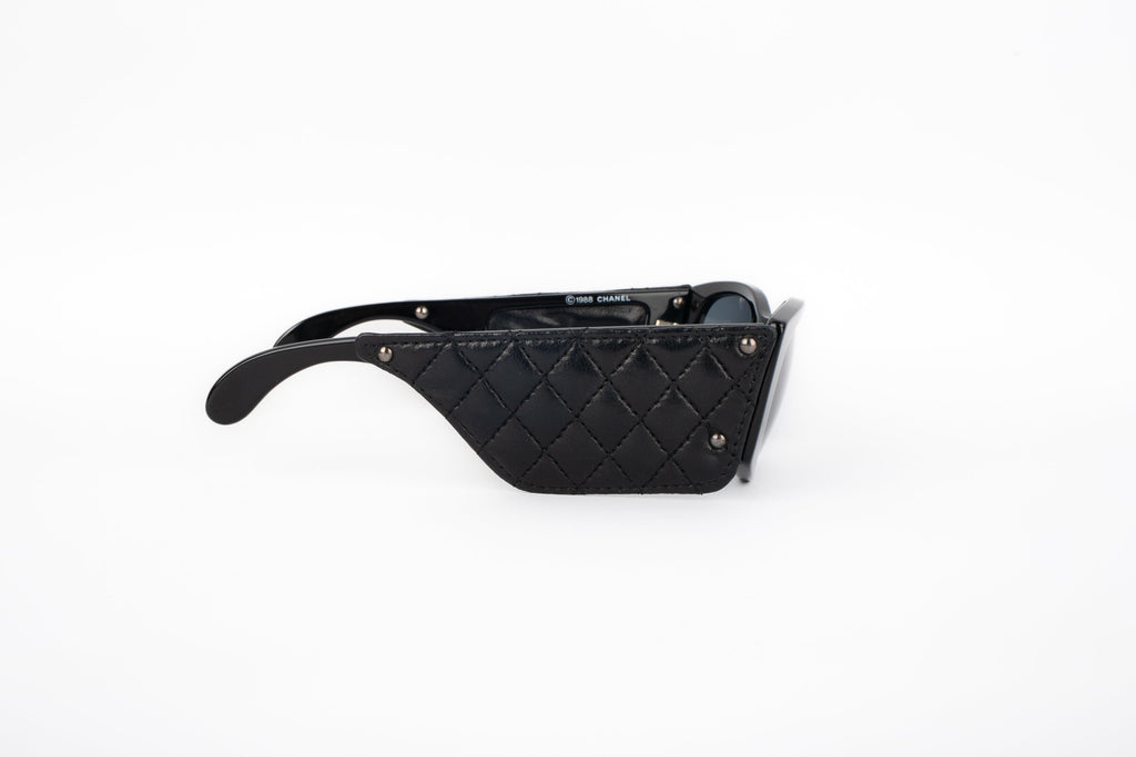 Lunettes de soleil en cuir Chanel