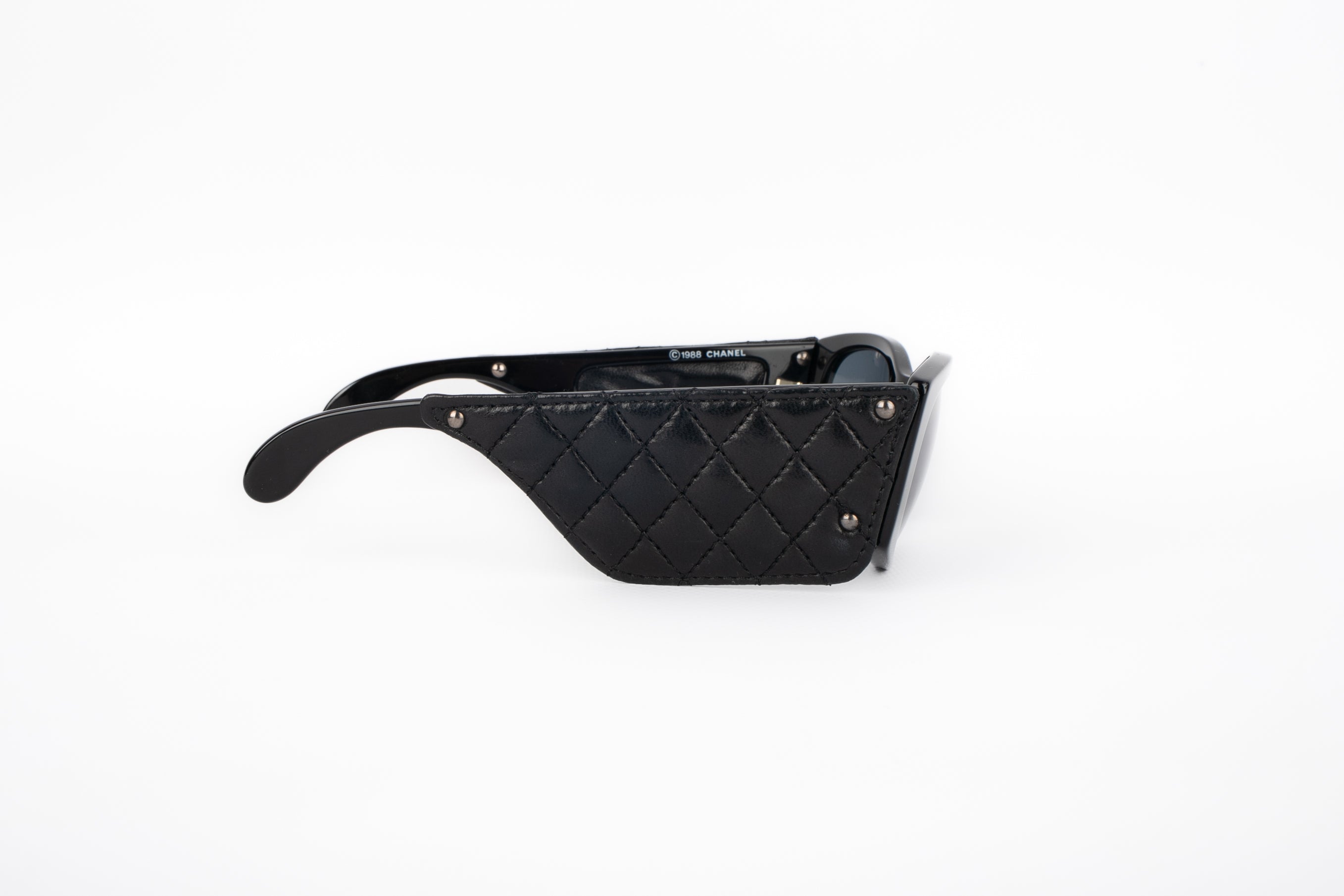 Lunettes de soleil en cuir Chanel