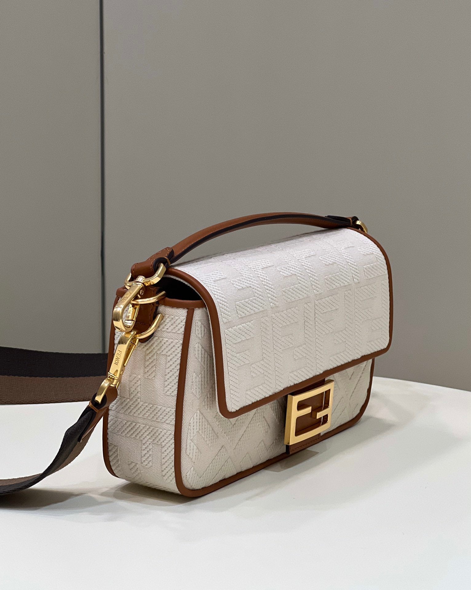 FI Baguette White For Women, Women’ Handbags, Shoulder And Crossbody Bags 10.6in/27cm FF 8BR600