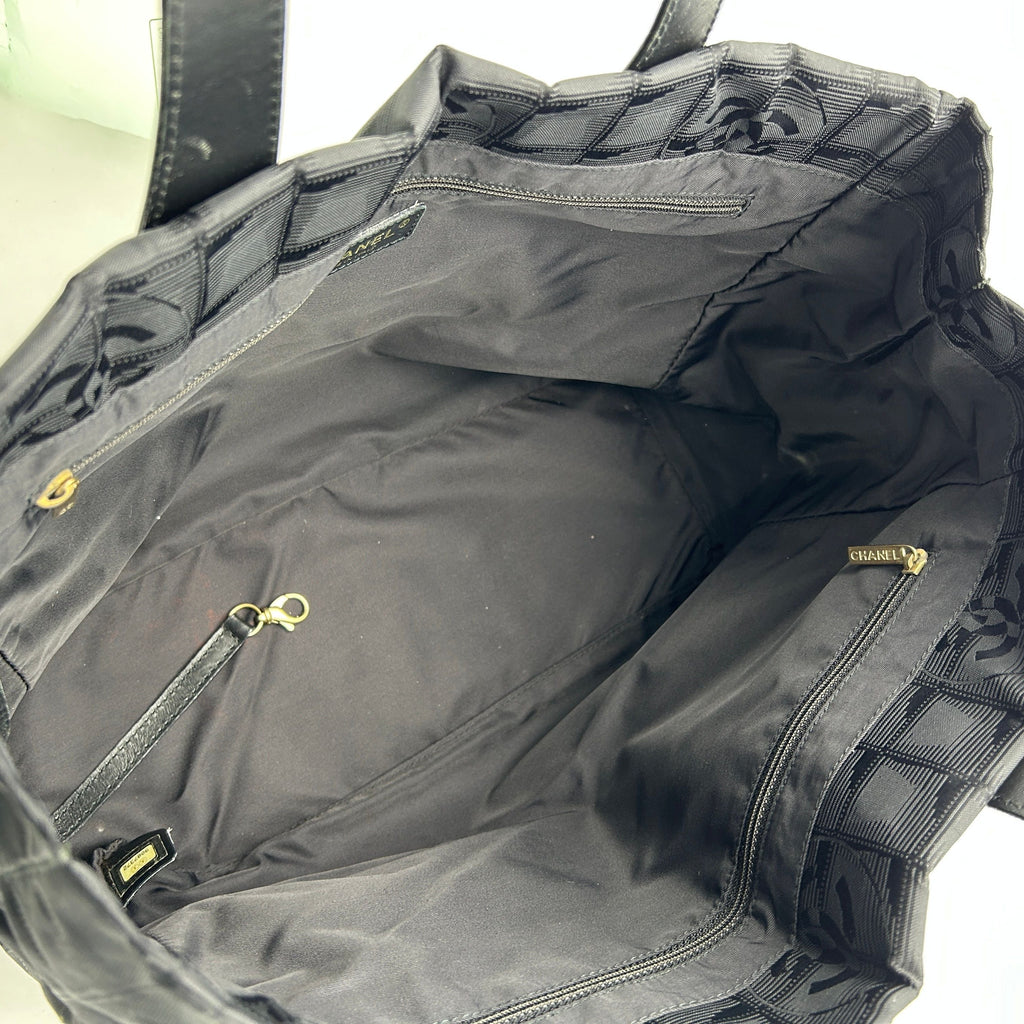 Pre-owned Chanel Tote Bagtravel Line Nylon Black  WD459597