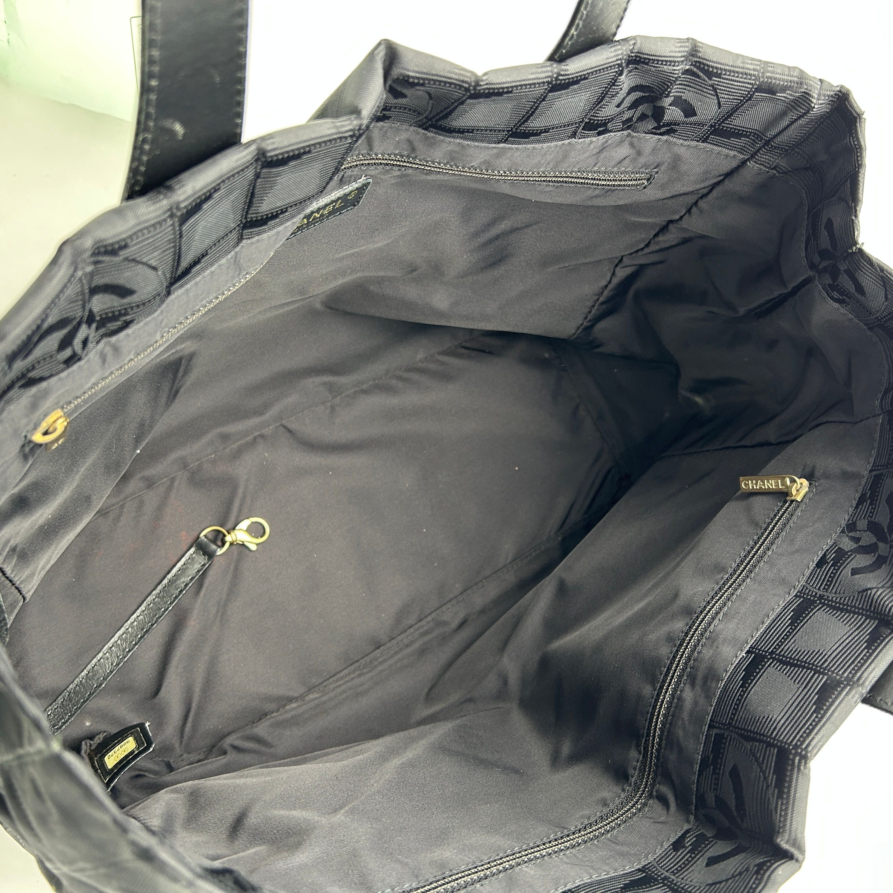 Pre-owned Chanel Tote Bagtravel Line Nylon Black  WD459597