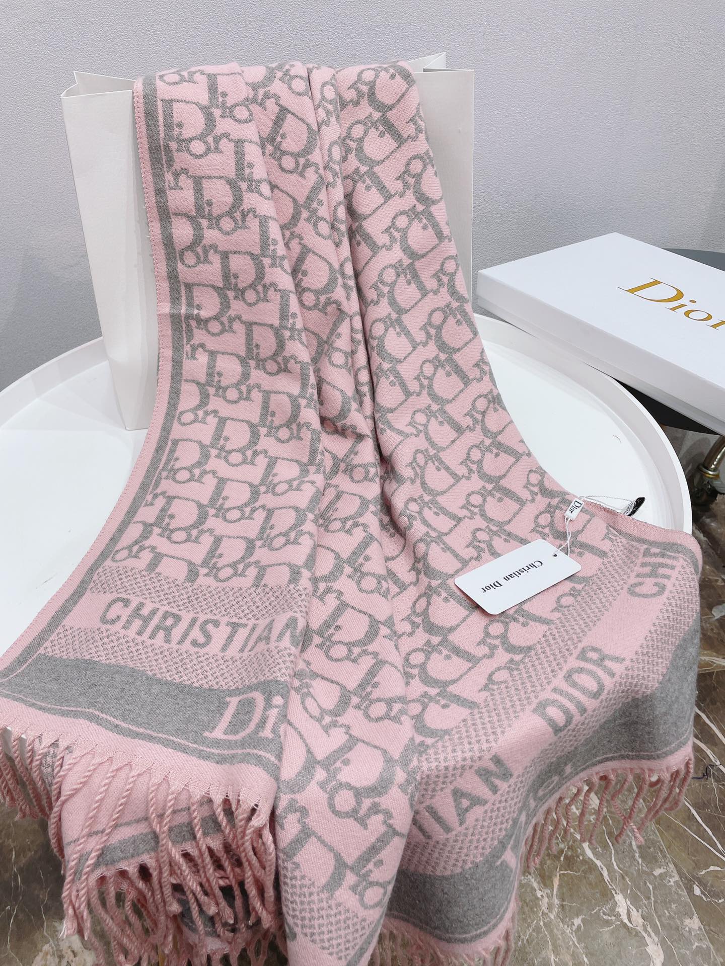 EN - Luxury  DIR Scarf 003
