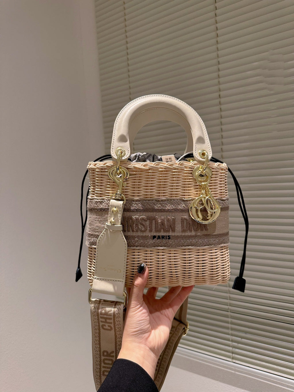 EN - Luxury Bags DIR 366