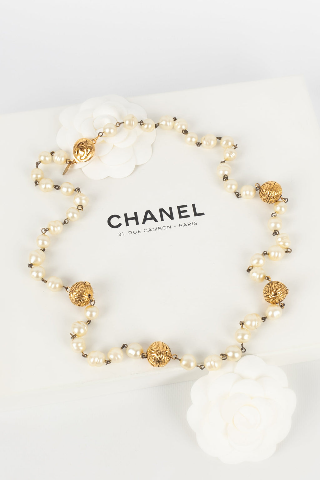 Collier de perles nacrées Chanel