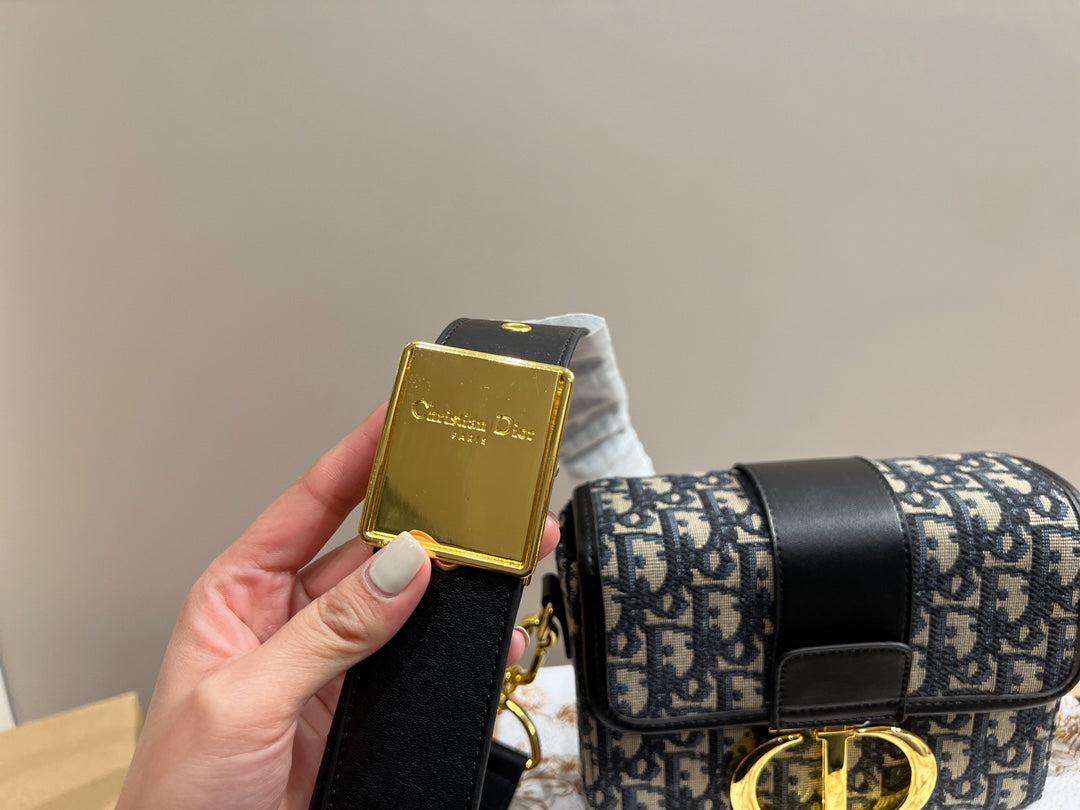 EN - Luxury Bags DIR 360