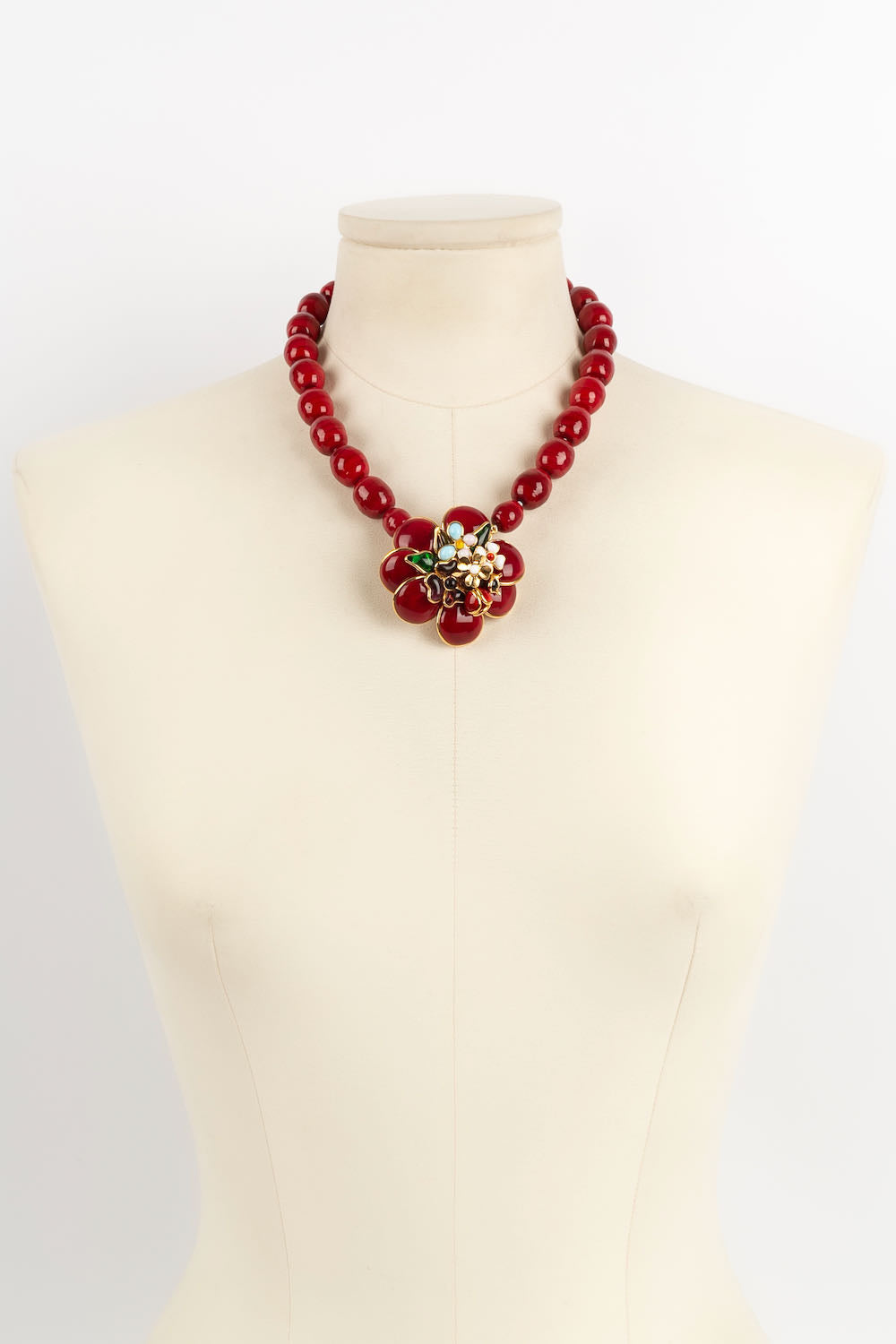 Collier Augustine
