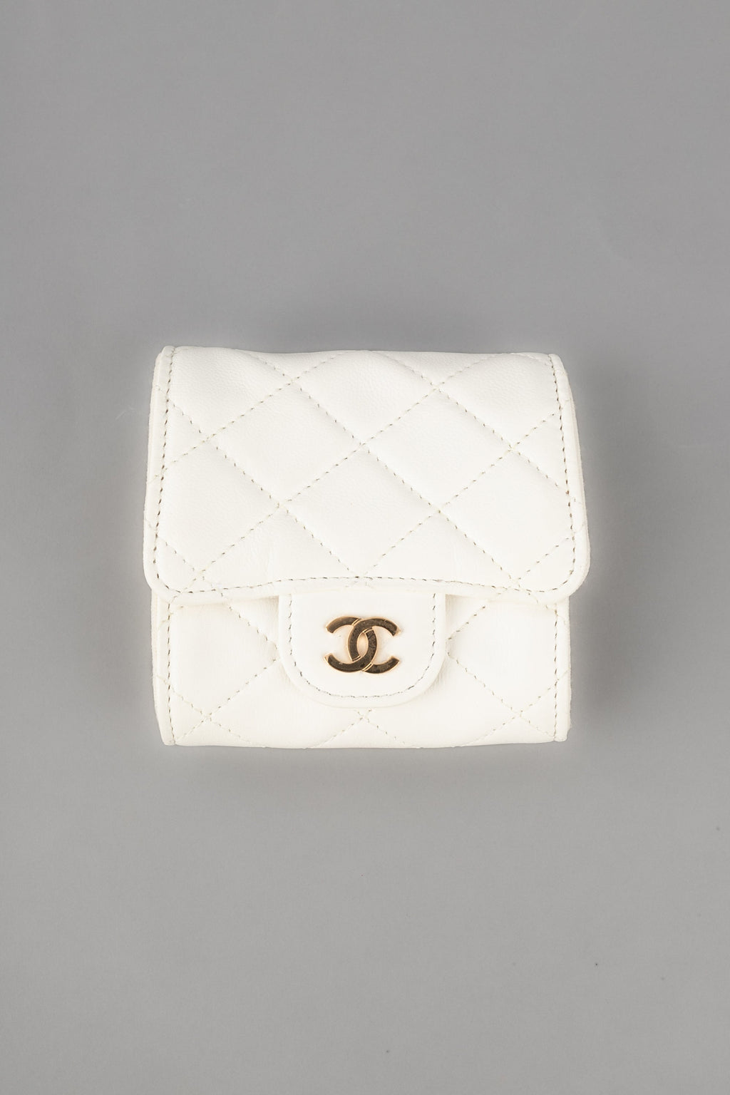 Bracelet manchette en cuir Chanel