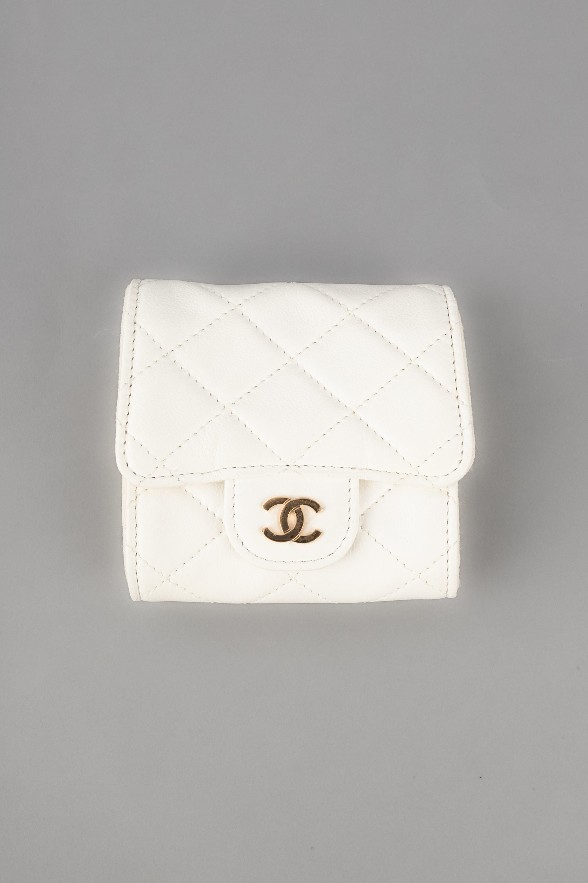 Bracelet manchette en cuir Chanel