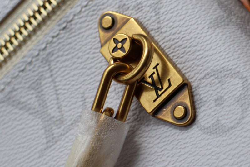 LOV2 Bags - Luxurious Bags  1616