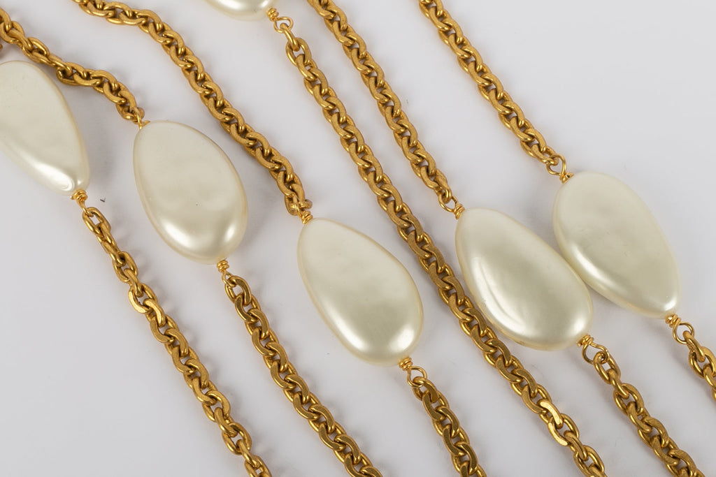 Collier / sautoir de perles Chanel