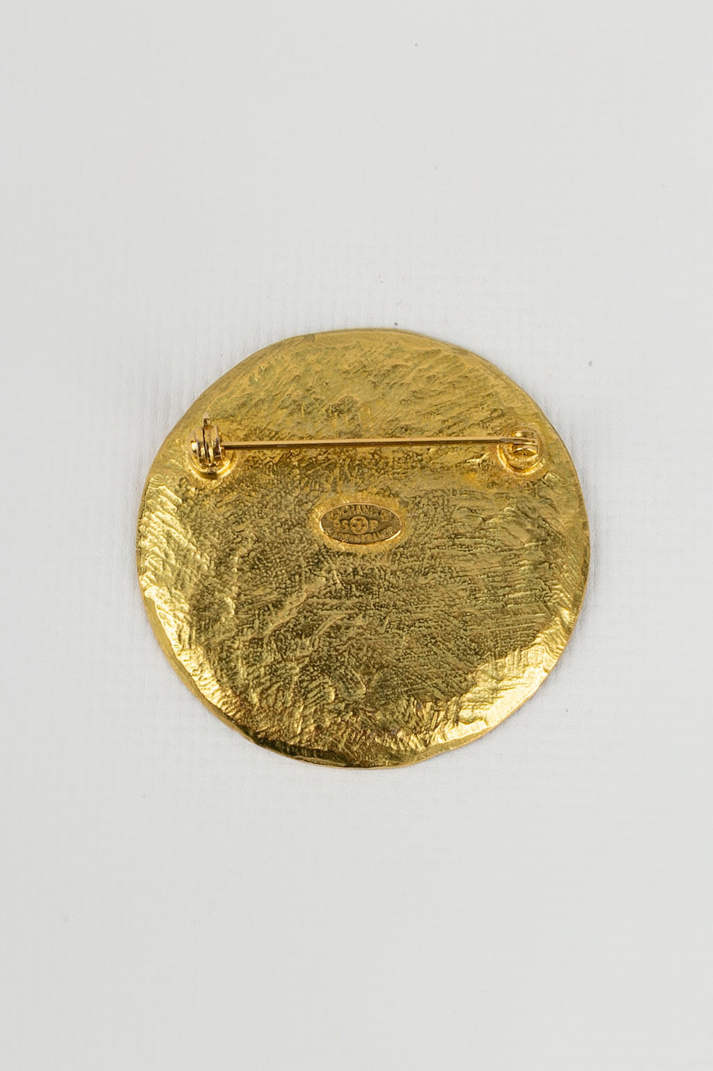 Broche en mÃƒÆ’Ã‚Â©tal dorÃƒÆ’Ã‚Â© Chanel