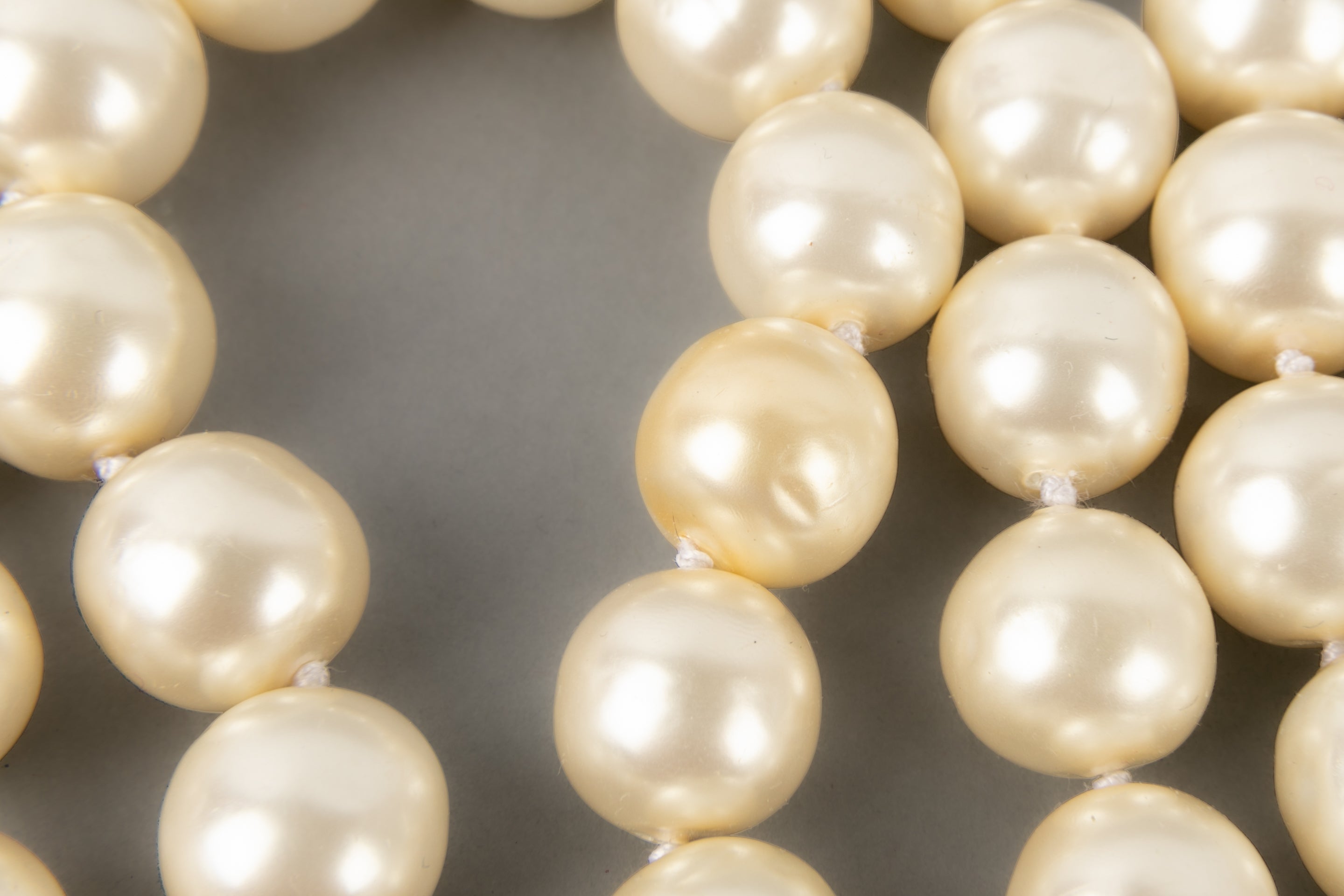 Collier / sautoir de perles nacrÃƒÆ’Ã‚Â©es Chanel