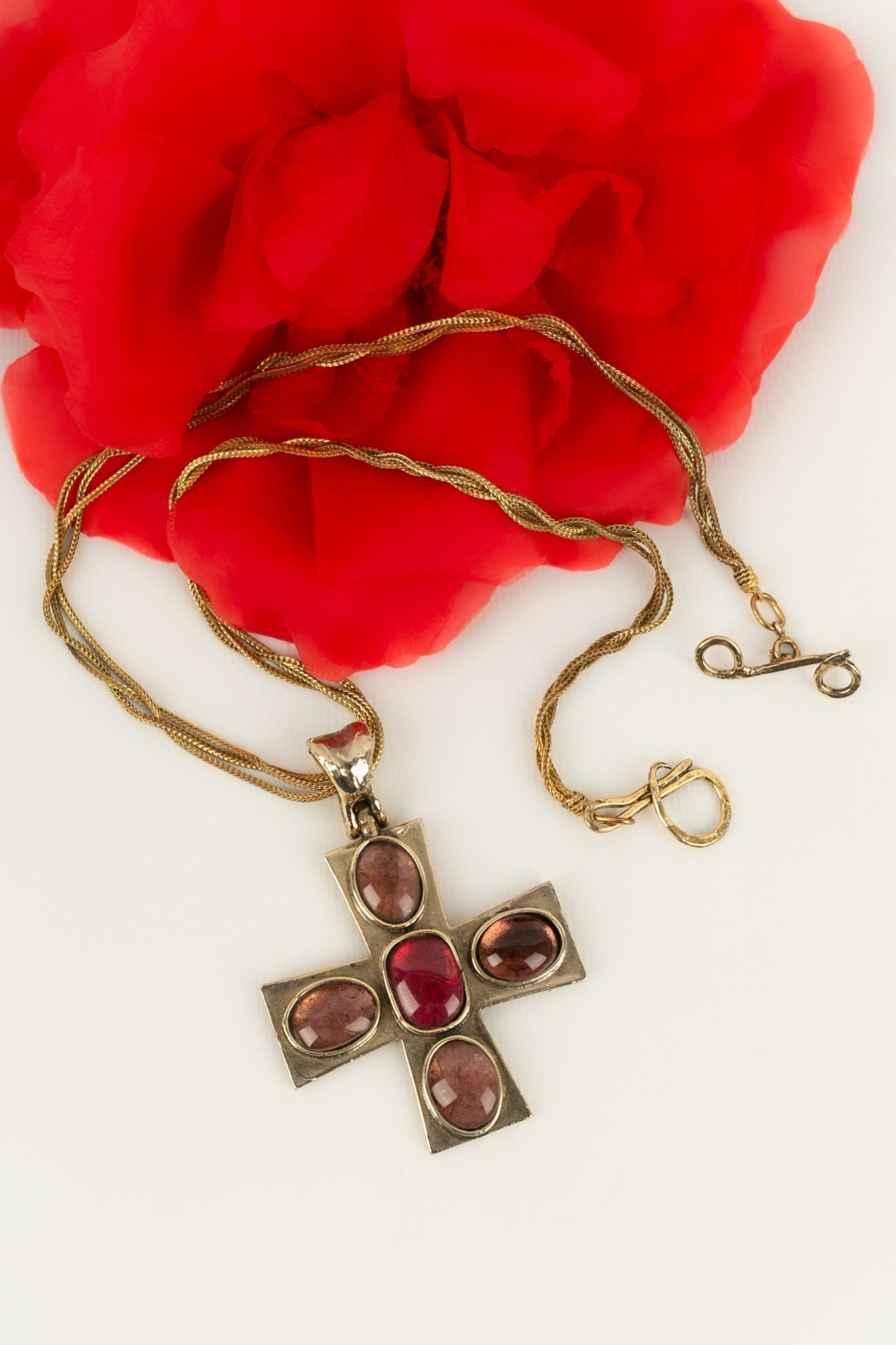 Collier croix Les Paruriers