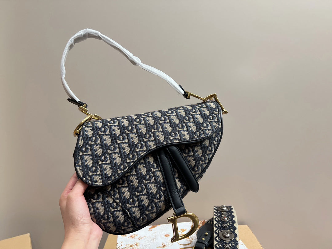 EN - Luxury Bags DIR 362