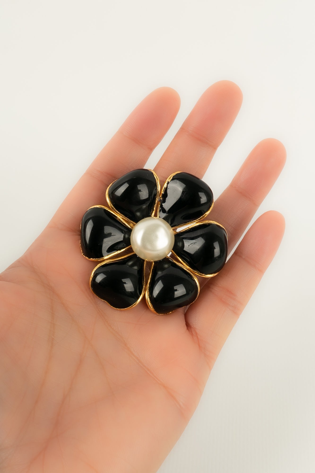 Broche camÃƒÆ’Ã‚Â©lia Chanel Automne 1995
