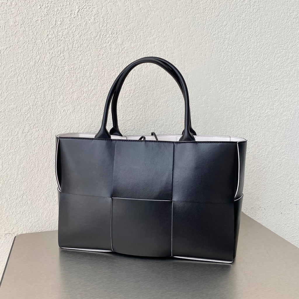 GLAMI Arco Tote Bag For Women 16.14in/41cm In Black 609175VMAY31283