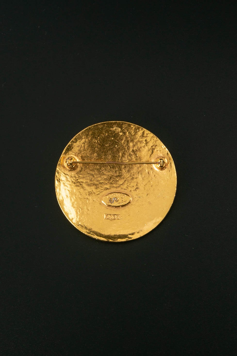 Broche en mÃƒÆ’Ã‚Â©tal dorÃƒÆ’Ã‚Â© Chanel