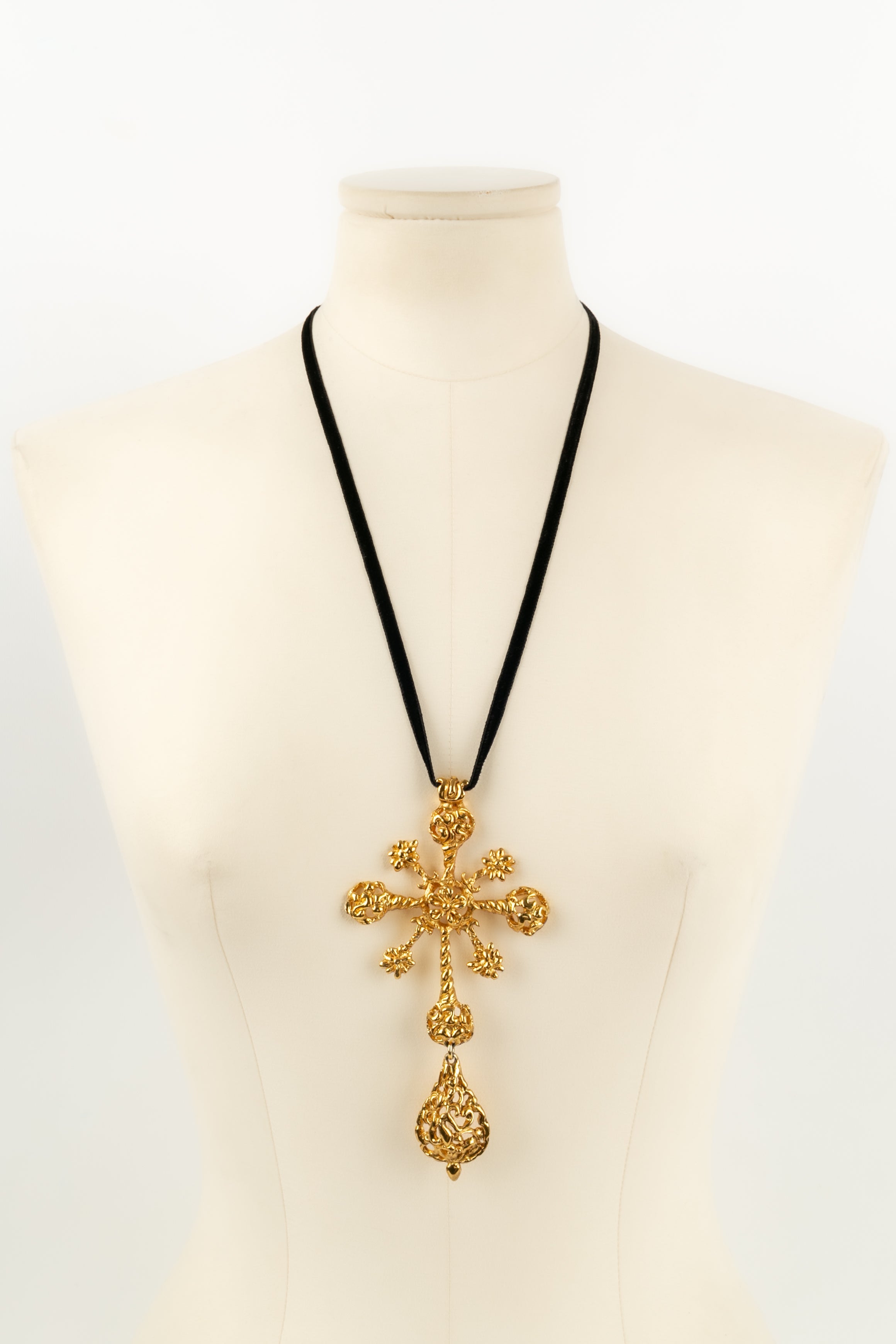 Collier pendentif Christian Lacroix