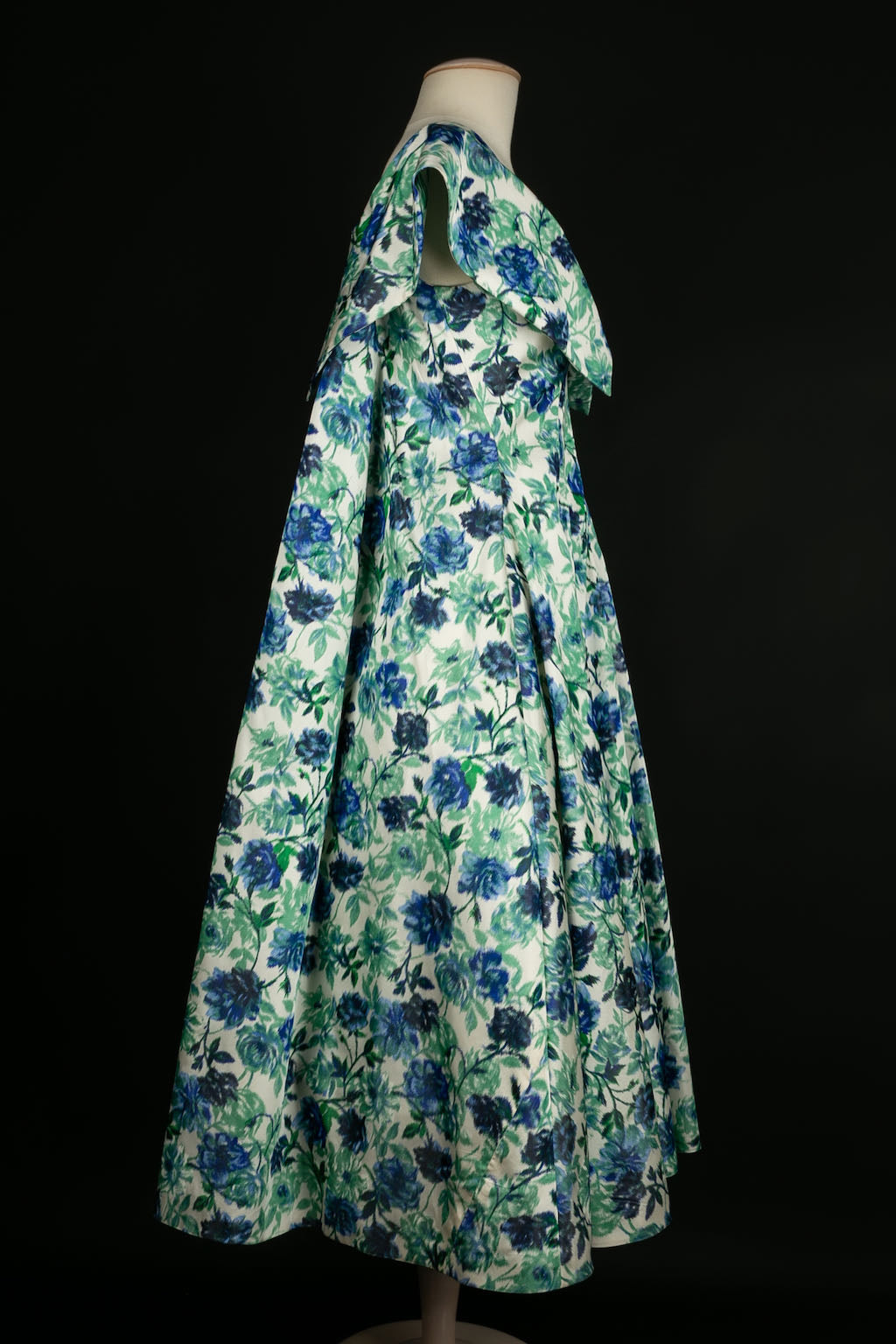 Robe fleurie en taffetas