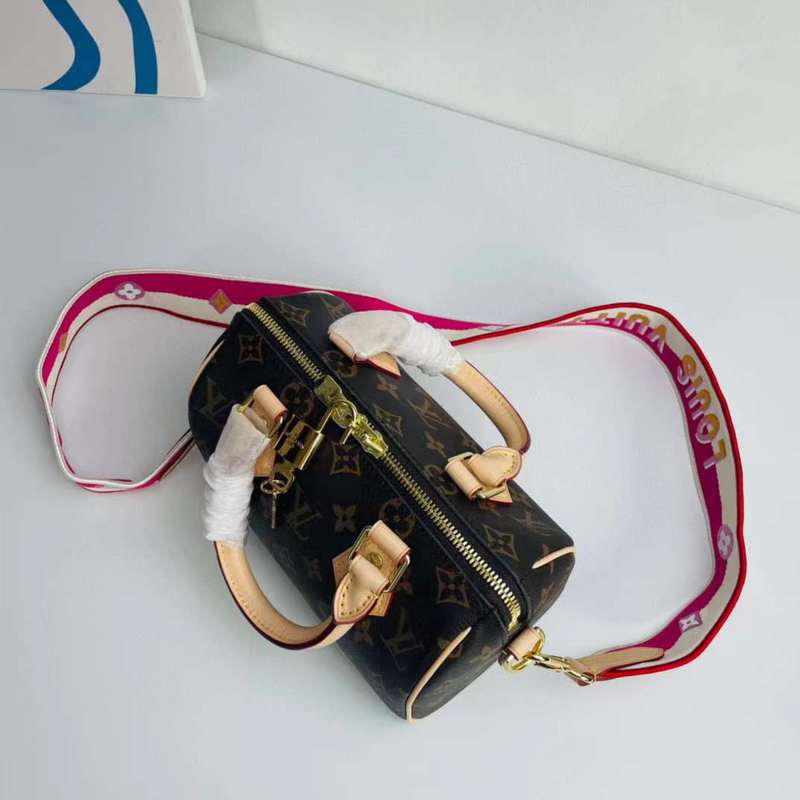 LOV2 Bags - Luxurious Bags  1111