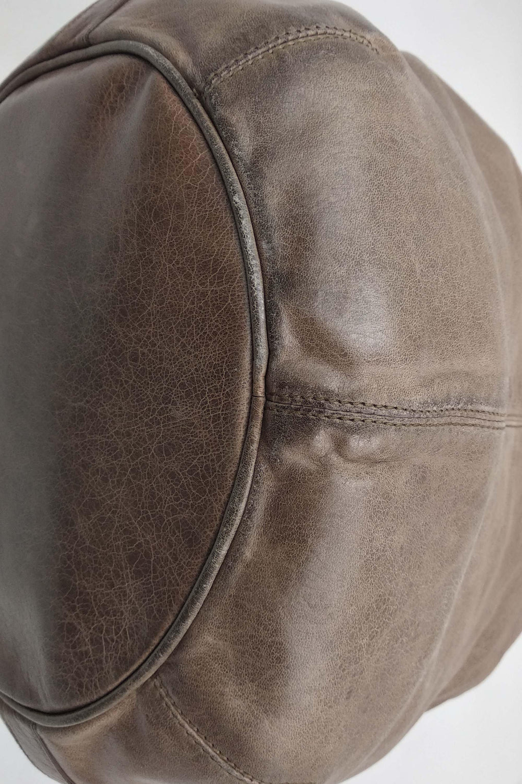 Classic Pompon Bag Noix