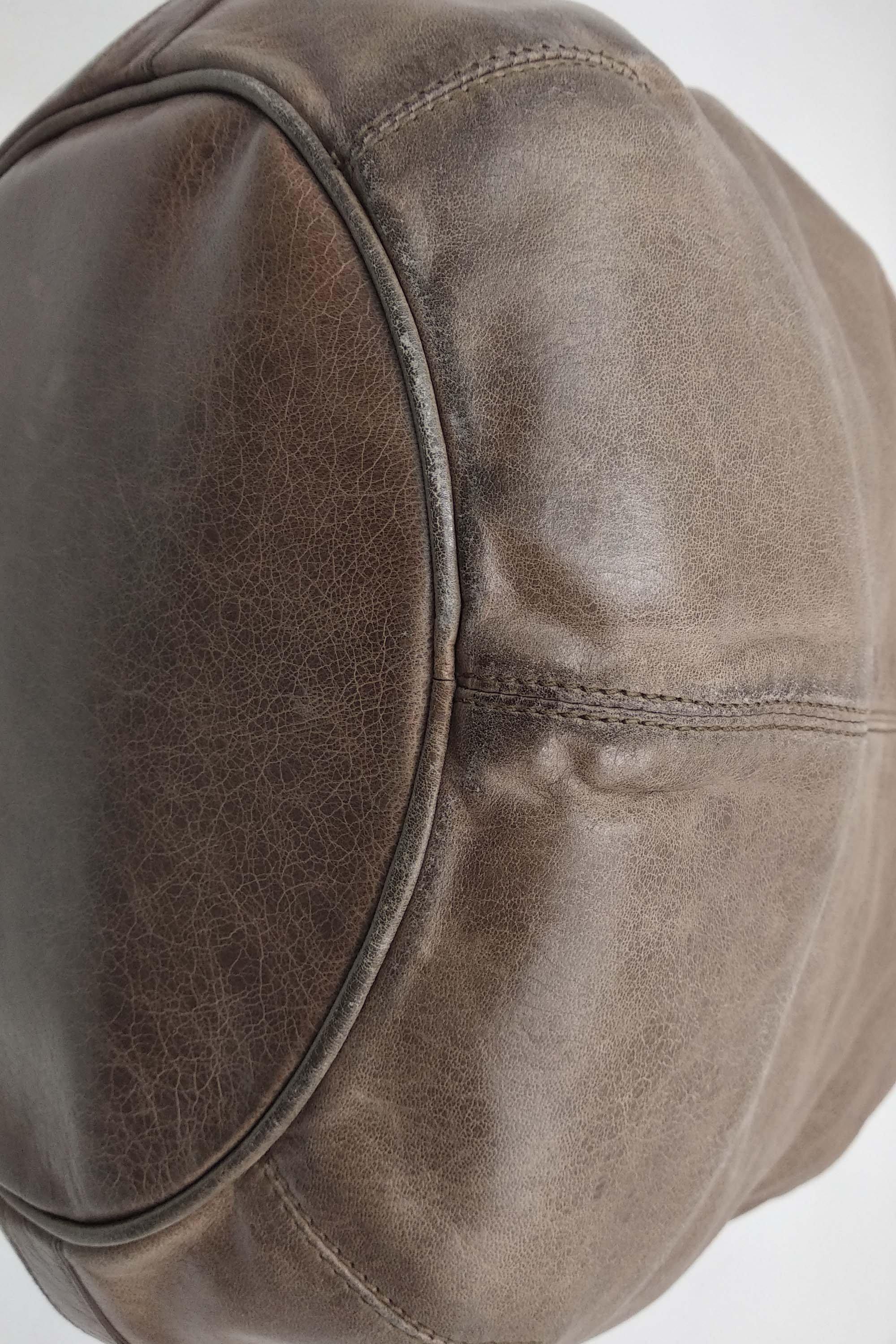 Classic Pompon Bag Noix