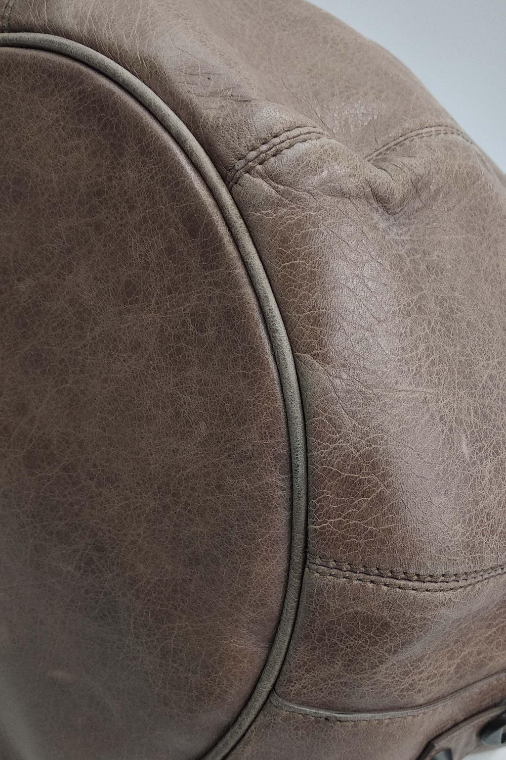 Classic Pompon Bag Noix