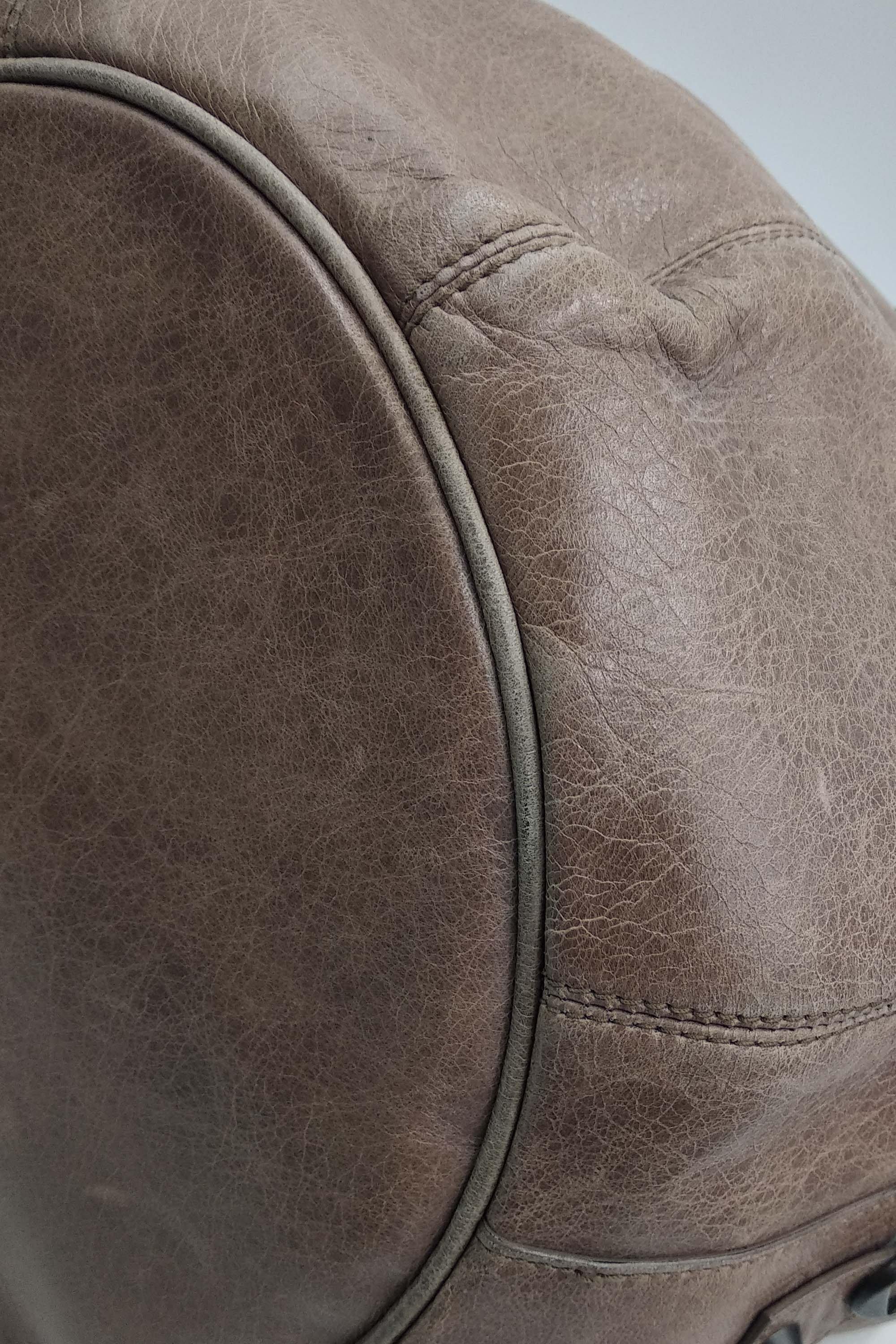 Classic Pompon Bag Noix