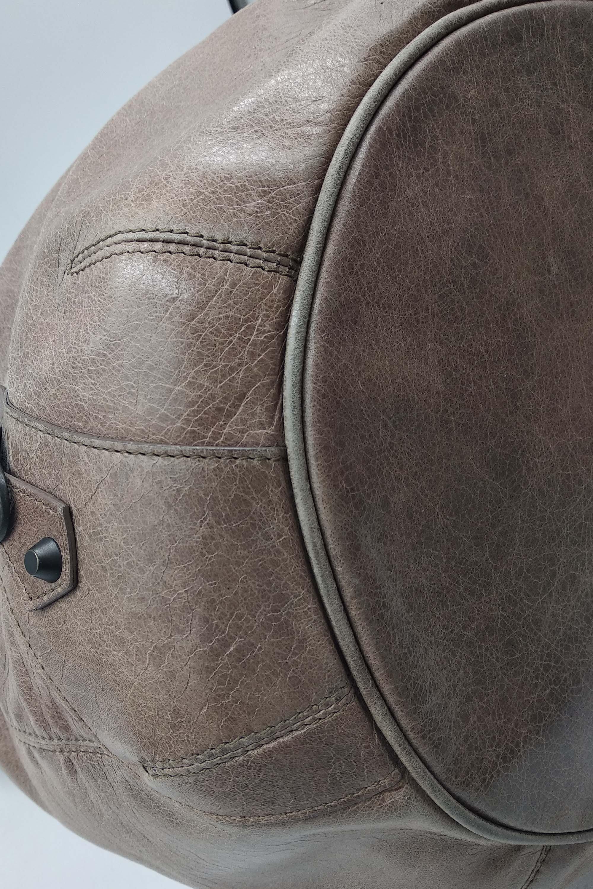 Classic Pompon Bag Noix