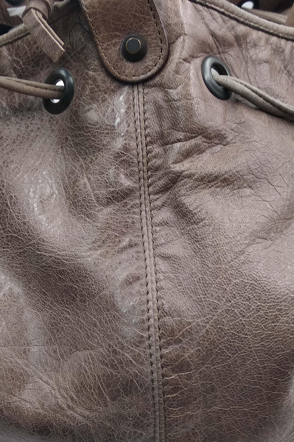 Classic Pompon Bag Noix