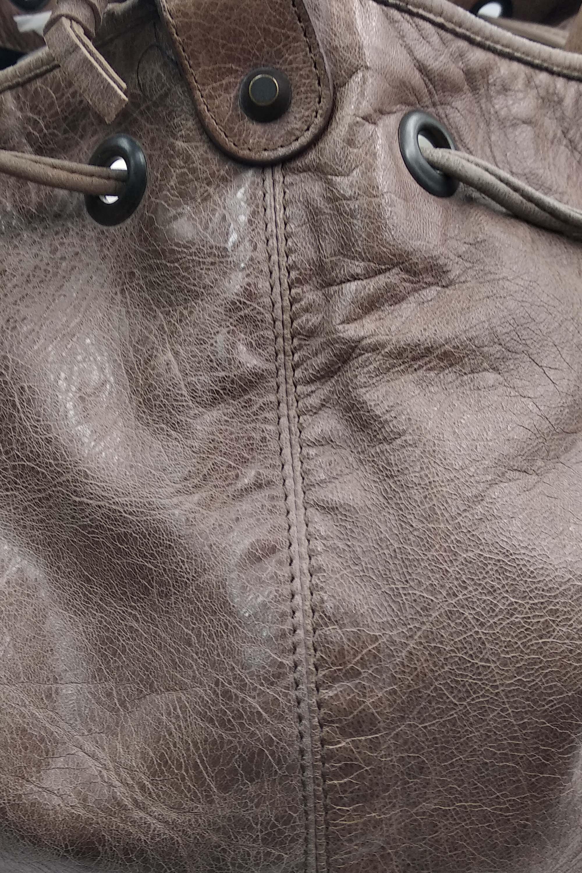 Classic Pompon Bag Noix