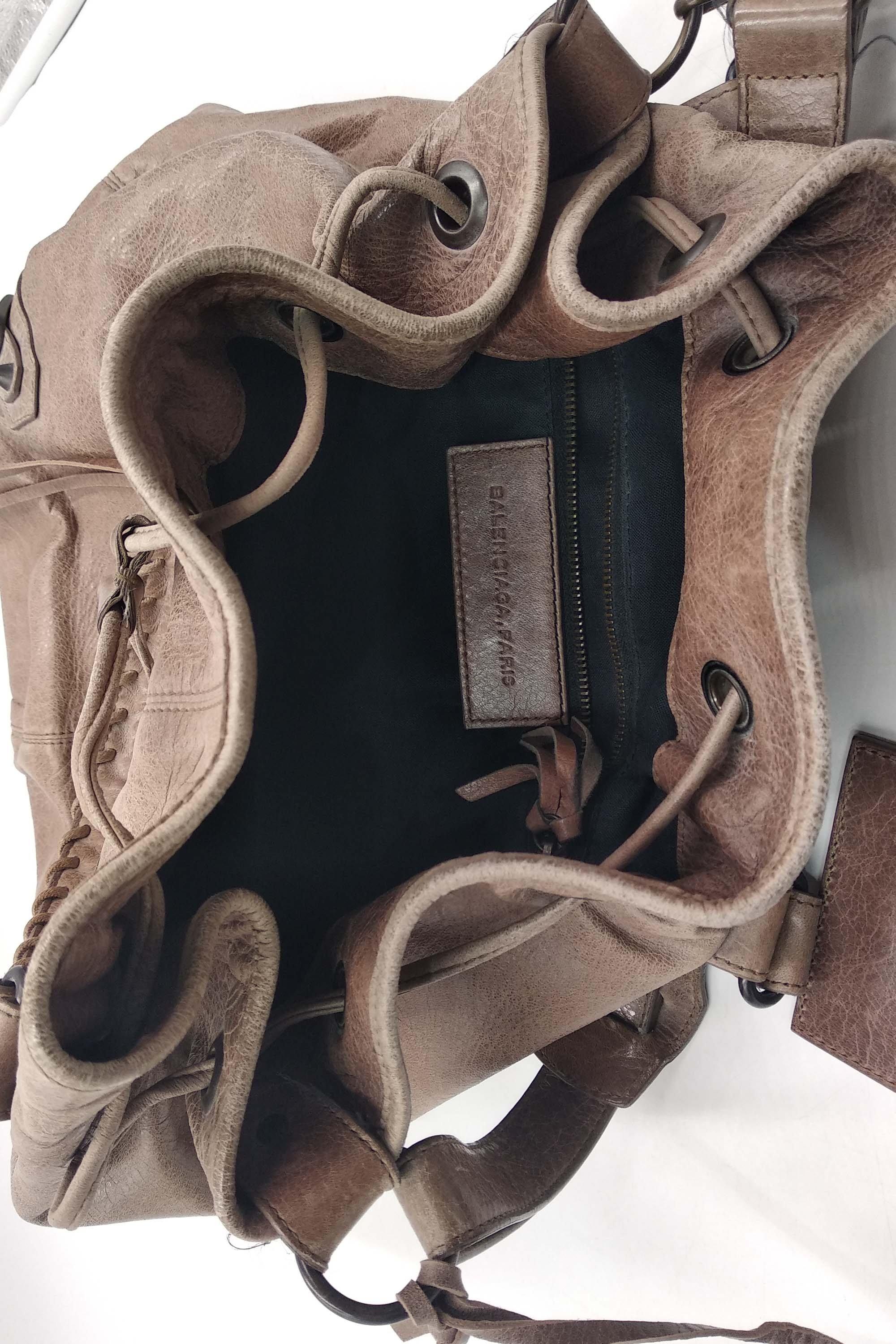 Classic Pompon Bag Noix