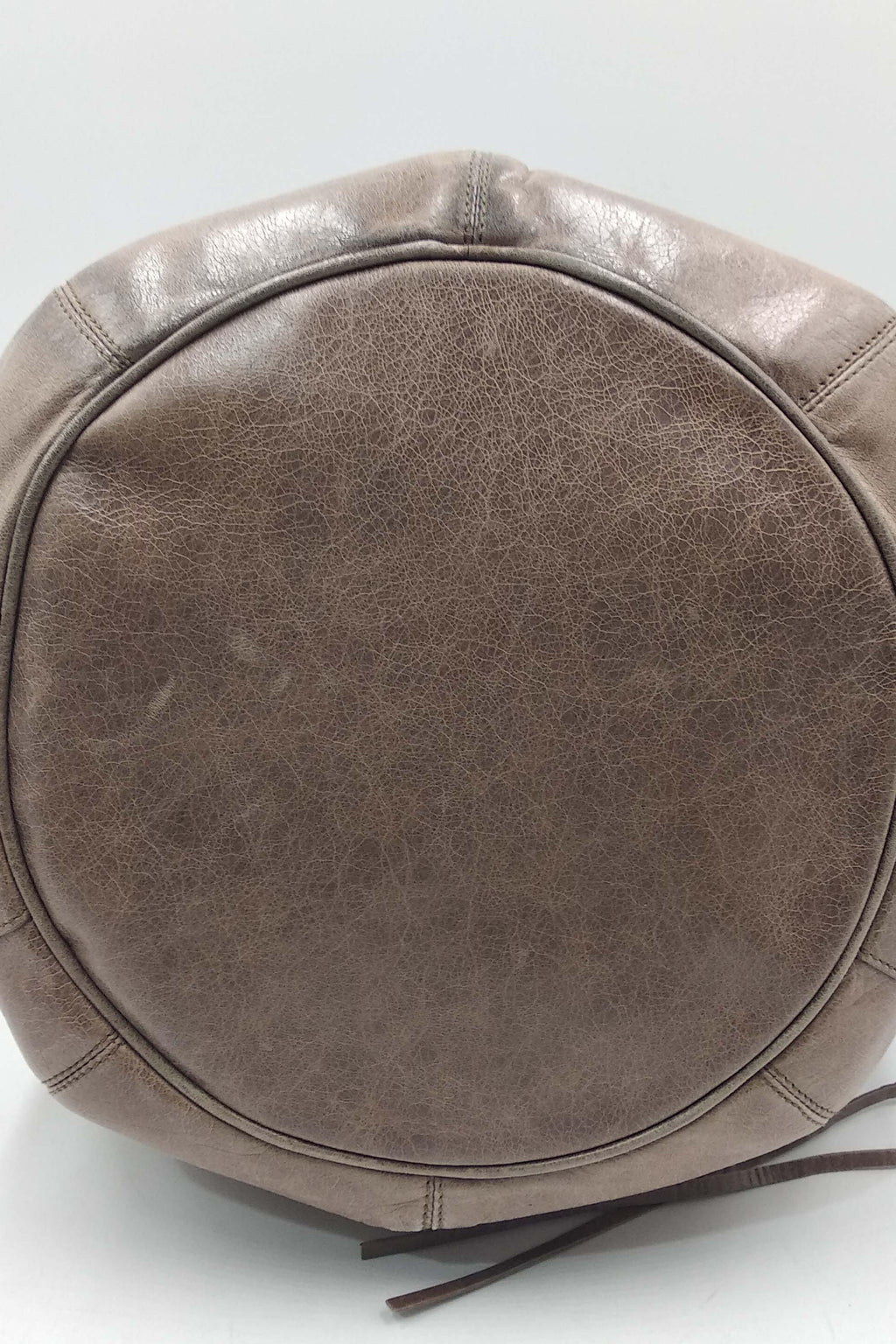 Classic Pompon Bag Noix
