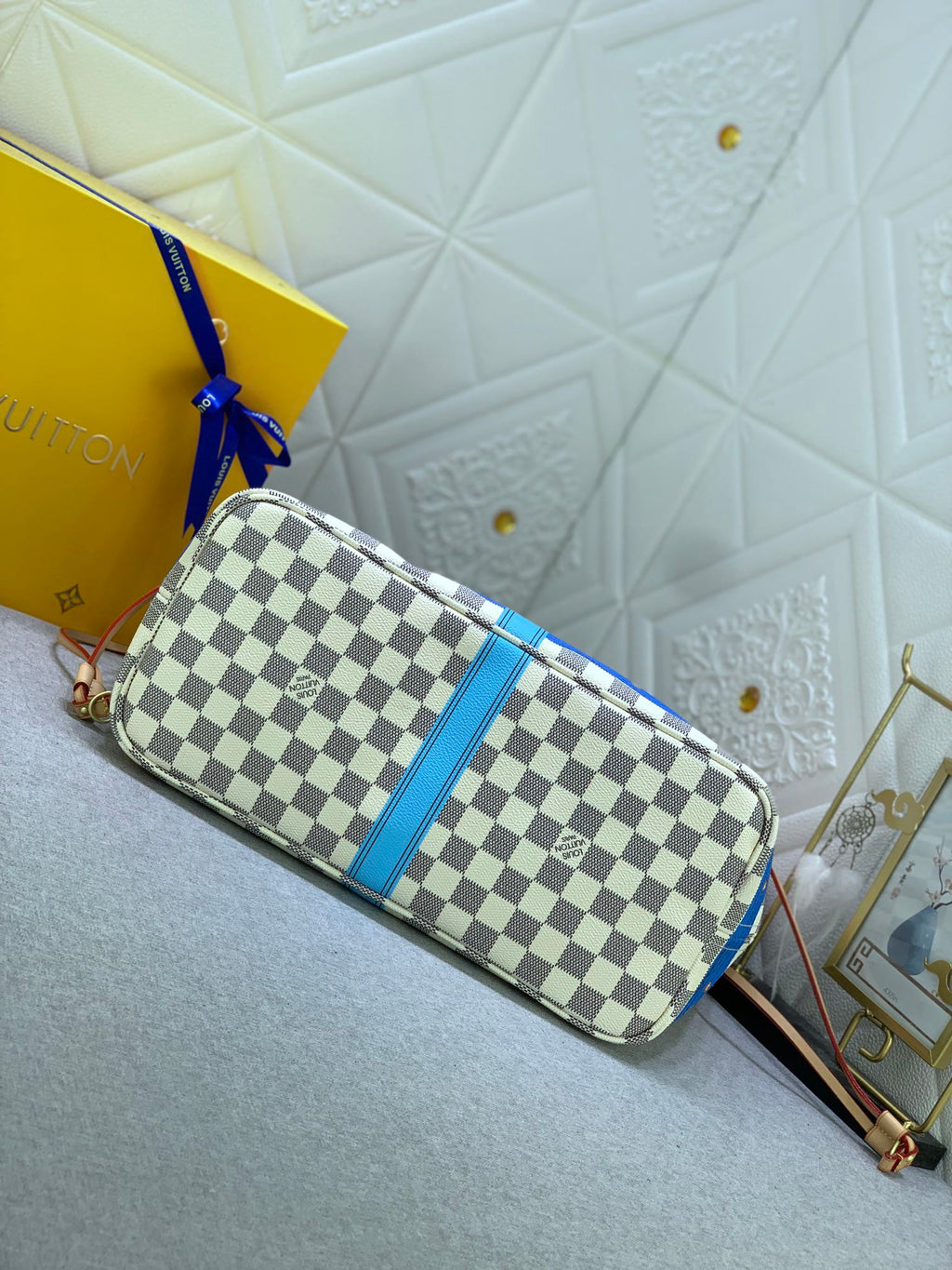 EN - Luxury Bags LUV 810
