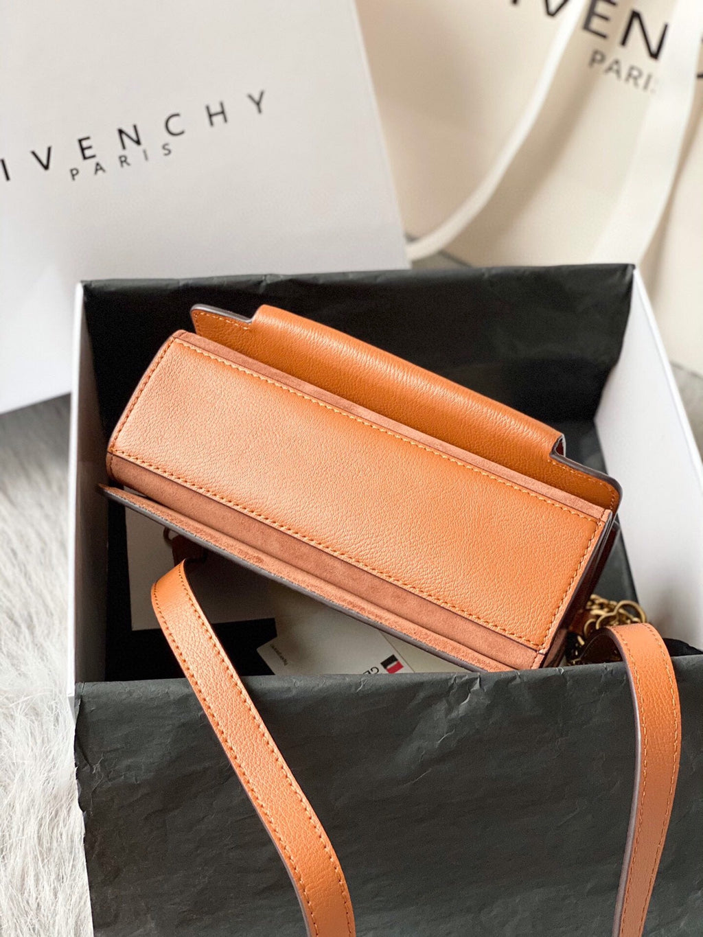 gv GV3 Bag Caramel Brown For Women, Handbags, Shoulder Bags 11.4in/29cm GVC