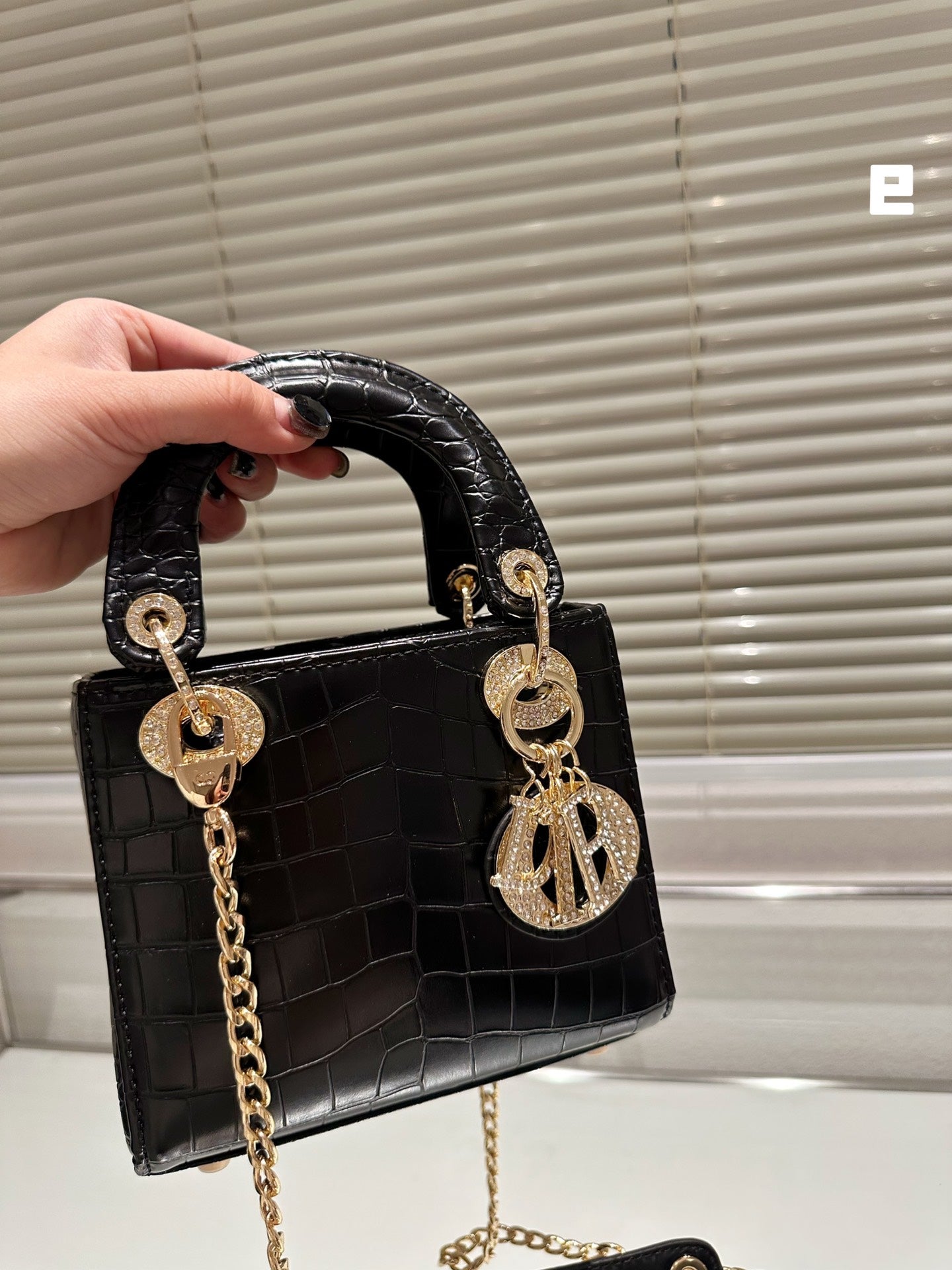 EN - Luxury Bags DIR 369